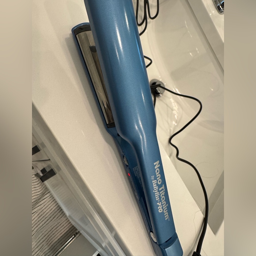 Babyliss curved flat iron 1.5 inch